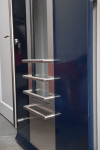 Moderne voordeur naar eigen ontwerp.