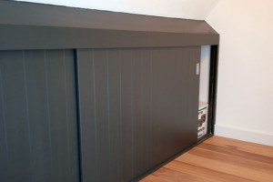 Kastenwand onder schuindak