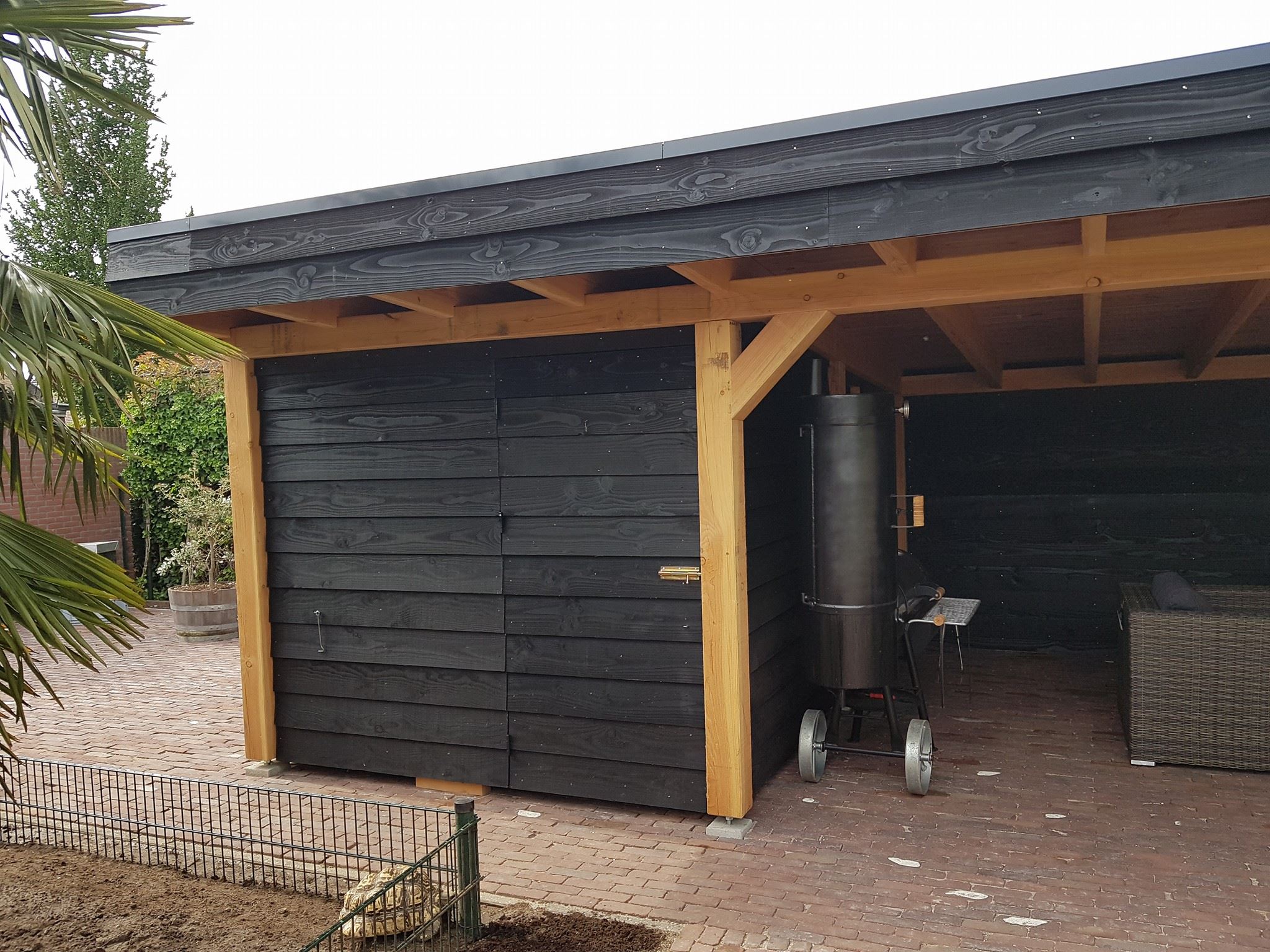 Empirisch moeilijk bijeenkomst Tuinhuis met overkapping en sauna - Benders Deur & Interieur